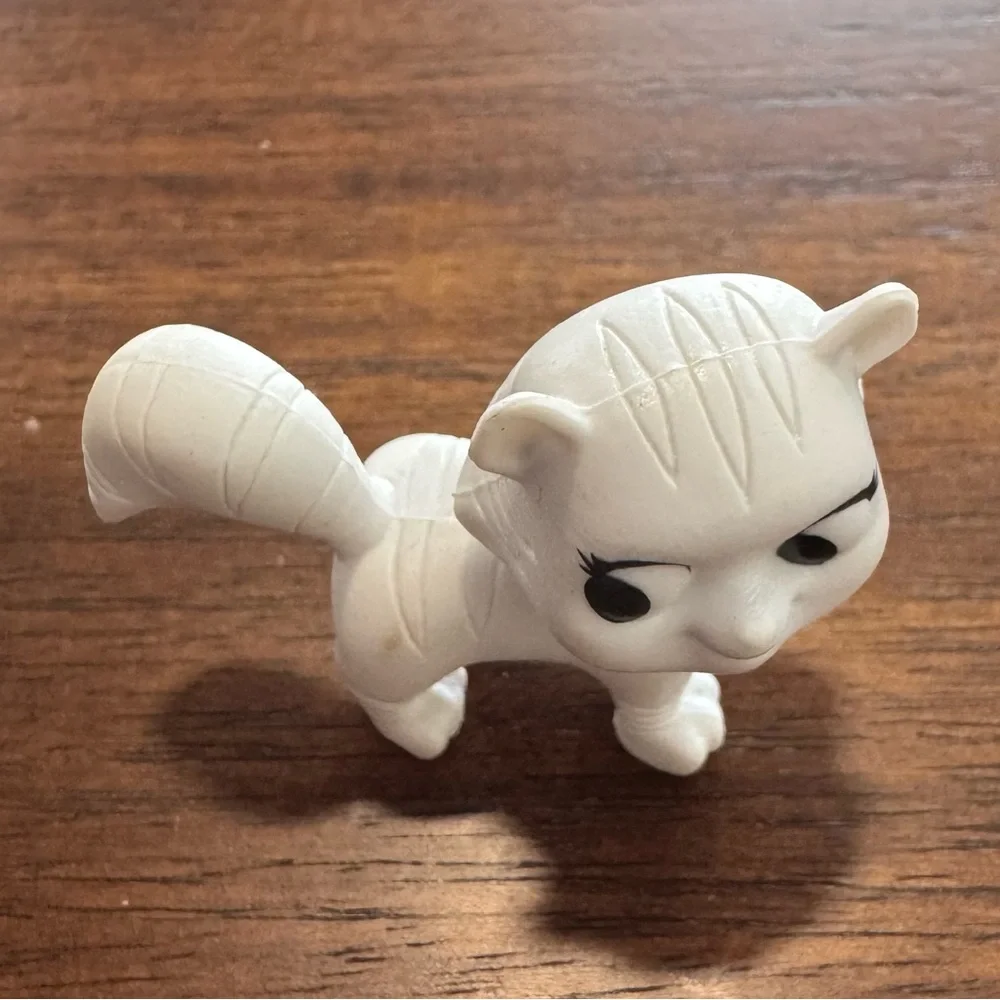 Paw‎ Patrol Spin Master White Cat Kitty Replacement Accessory Figure